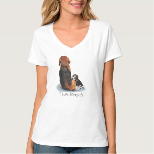 schattige hond van de beagle die de maaltijd in el t-shirt