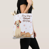 Schattige honden- en kattenontwerp voor Dierenvrie Tote Bag (Dichtbij)