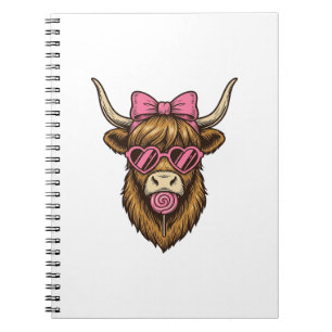 Schattige Hoogland Koe met Roze Hart Bril Vector_1 Notitieboek