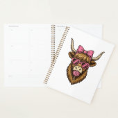Schattige Hooglandkoe met Roze Hart Bril Vector_1 Planner (Display)