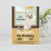 Schattige huis kat verjaardagsfeestje kaart (Staand voorkant)