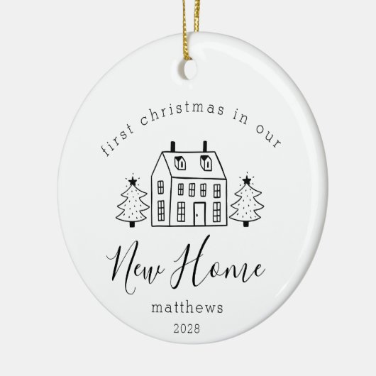 Schattige Huis Kerstbomen Nieuwe Home Naam Zwart Keramisch Ornament (Links)