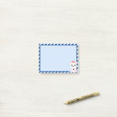 Schattige ijsbeer cartoon op luchtblauw post-it® notes (Op bureau)