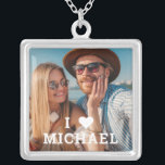 Schattige Ik hou van hartfoto koppels gepersonalis Zilver Vergulden Ketting<br><div class="desc">Schattige I Love Heart Photo Couples Personalized Name Ketting bevat je favoriete foto met de tekst "I (love heart) add name" in het huidige witte script. Personaliseer door de tekst in het bijgeleverde tekstvak te bewerken en uw eigen afbeelding toe te voegen. Perfecte cadeaus voor koppels, vriendin, vrouw, lieverd en...</div>