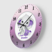 schattige jongen olifant voegt naam kindermeisje t grote klok (Hoek)