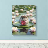 Schattige juli egel met robijnen hart canvas afdruk (Insitu (Houten vloer))