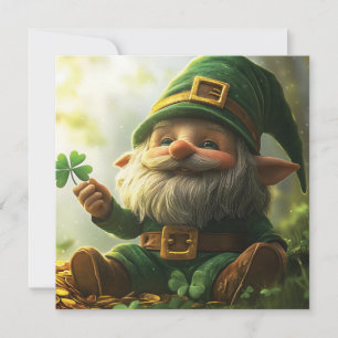 Schattige kabouter leprechaun met shamrocks en kla feestdagenkaart
