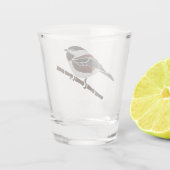 Schattige kastanjedragende Chickadee Bird Shot Glas (Achterkant)