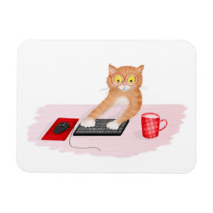 Schattige kat die op een computermagneet op het in magneet