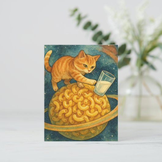 Schattige kat duwt melk van planeet briefkaart (Staand voorkant)