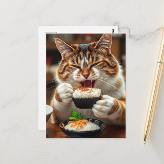 Schattige kat eet sushi rol briefkaart (Voorkant / Achterkant in situ)