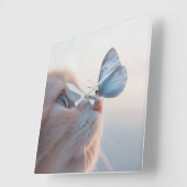 Schattige kat en blauwe vlinder vierkante klok (Hoek)