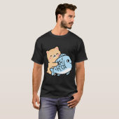 Schattige kat en vis-cartoon t-shirt (Voorkant volledig)