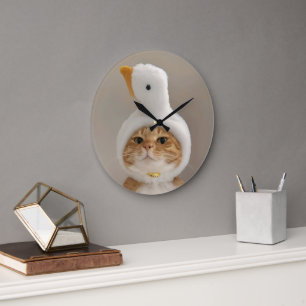 Schattige kat grote klok
