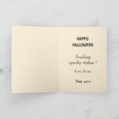 Schattige kat in een zwarte en oranje vacht op Hal Kaart (Binnen)