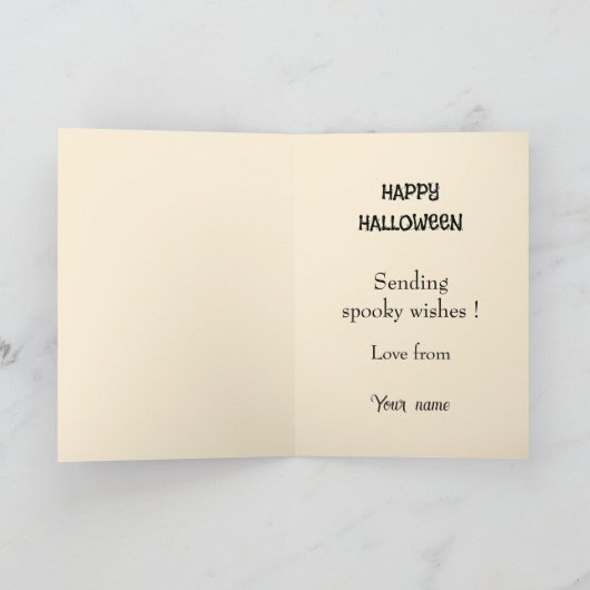 Schattige kat in een zwarte en oranje vacht op Hal Kaart (Binnen)