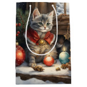 Schattige kat in rode kaap met kerst medium cadeauzakje (Voorkant)