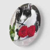 Schattige kat met de rode roos grote klok (Hoek)