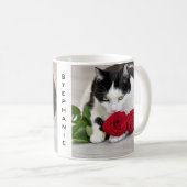 Schattige kat met de rode roos koffiemok (Voorkant rechts)