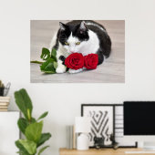 Schattige kat met de rode roos poster (Thuiskantoor)