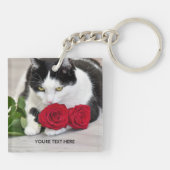 Schattige kat met de rode roos sleutelhanger (Achterkant)