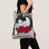 Schattige kat met de rode roos tote bag (Dichtbij)