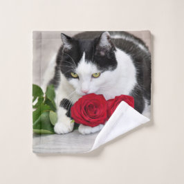 Schattige kat met de rode roos washandje