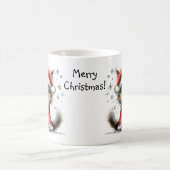 Schattige kat met grote ogen in een kerstkerstmuts koffiemok (Center)