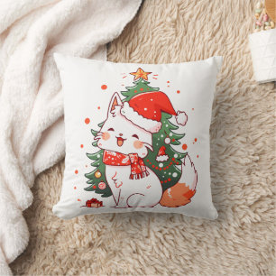 Schattige kat met kerstmuts bij kerstboom kussen