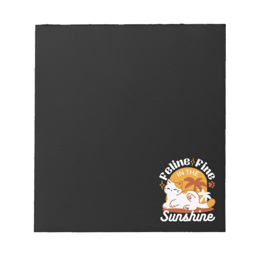 Schattige kat ontspannen in de zon - zomerhuisdier notitieblok (Voorkant)