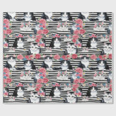 Schattige katten roze rozen en zwarte strepen cadeaupapier (Vlak)