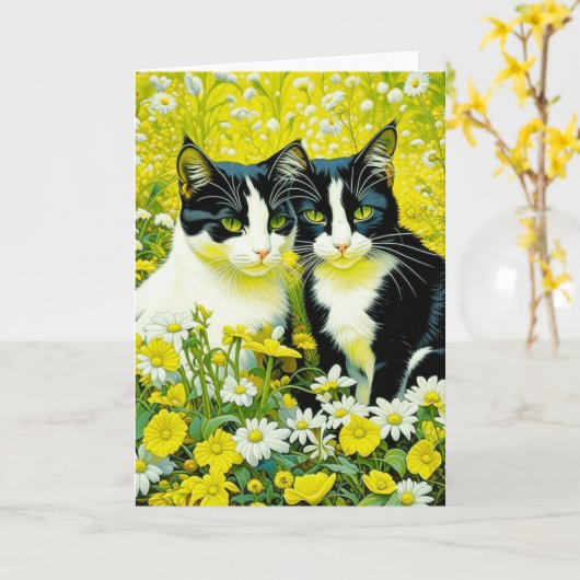 Schattige katten zitten in Daisies Happy Birthday Kaart (Gele Bloem)