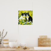 Schattige katten zitten in een veld van Daisies Poster (Keuken)
