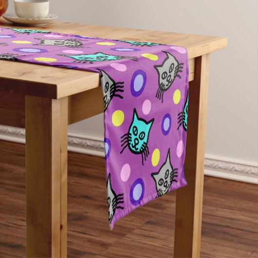 Schattige kattenpatroon in Violet Small Table Runn Korte Tafelloper (Voorbeeld)