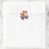 Schattige Kawaii Gember Kat op Skateboard Sticker (Tas)