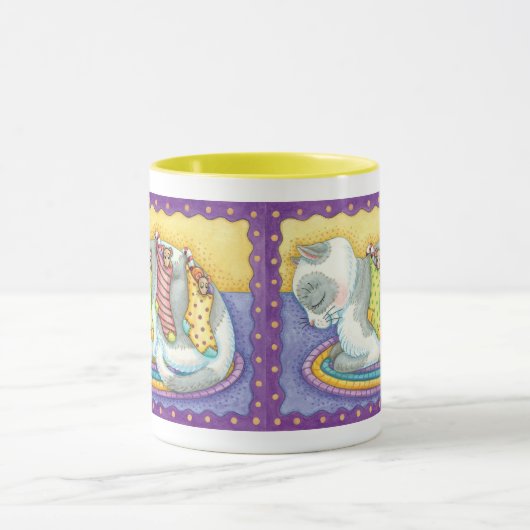 Schattige Kerstkat Slaapt met Muizen in Kousen Mok (Midden)