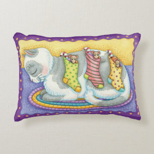 Schattige Kerstkat Slapend met Muizen in Kousen Accent Kussen