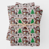 Schattige kerstkatten met bomen inpakpapier vel (In situ)