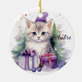Schattige kerstkitten met kerstcadeaus keramisch ornament (Achterkant)