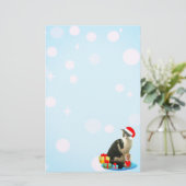 Schattige Kerstmis Tabby Kat, lichte bollen tegen Briefpapier (Staand voorkant)