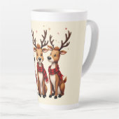 Schattige Kerstrendiertrio met gepleisterde sjaals Latte Mok (Rechterhoek)