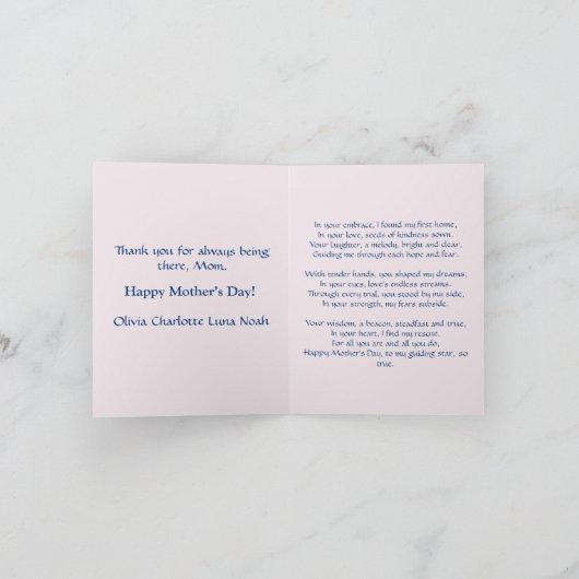 Schattige Kind met Mam in Swing Hydrangea Moederda Feestdagen Kaart (Binnen)