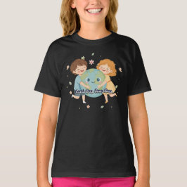 Schattige Kinderen Knuffelen met de Aarde - Aardda T-shirt