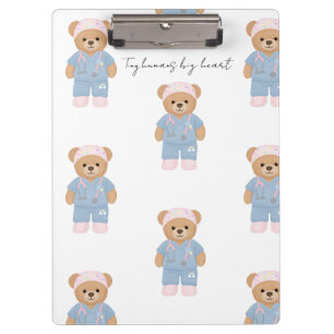 Schattige kinderverpleegster klembord