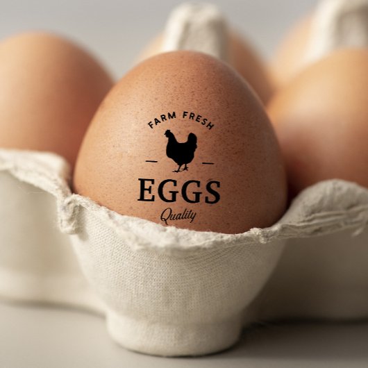 Schattige kippenei vers bloemenBoerderij Rubberstempel