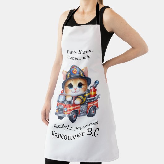 Schattige kitten brandweerman in lichte vrachtwage schort (Insitu)