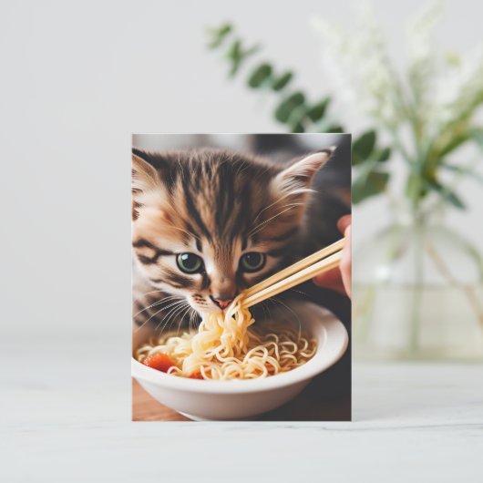 Schattige kitten eten ramen noedels briefkaart (Staand voorkant)