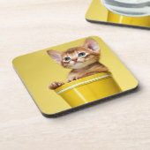 Schattige kitten in gele emmer bier onderzetter (Linkerzijde)