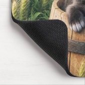 Schattige kitten in houten vat muismat (Hoek)