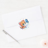 Schattige kitten/kat & vlinder ronde sticker (Envelop)